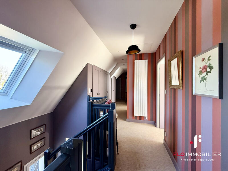 Maison - 280 m² - 10 pièces