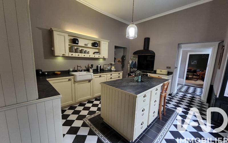 Maison - 313 m² - 10 pièces