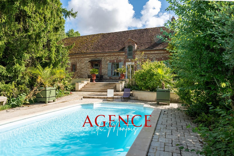 Propriété - 230 m² - 6 pièces