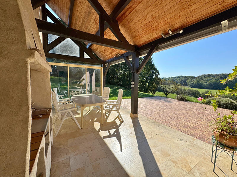 Maison - 260 m² - 8 pièces