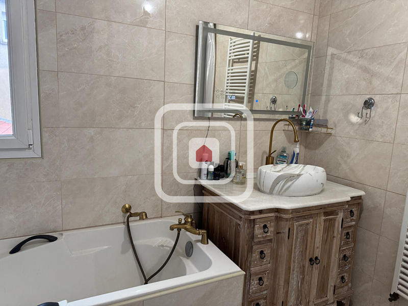 Maison - 218 m² - 10 pièces