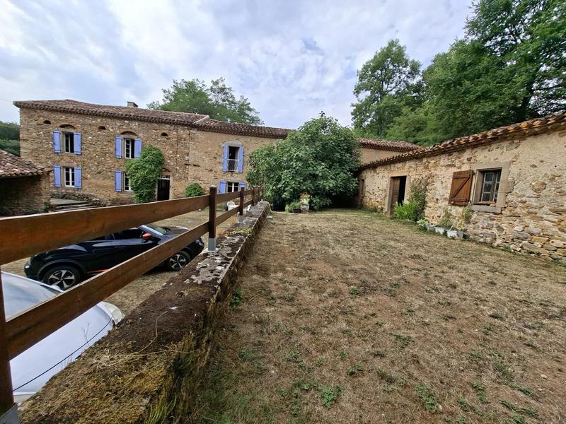 Maison - 225 m² - 7 pièces