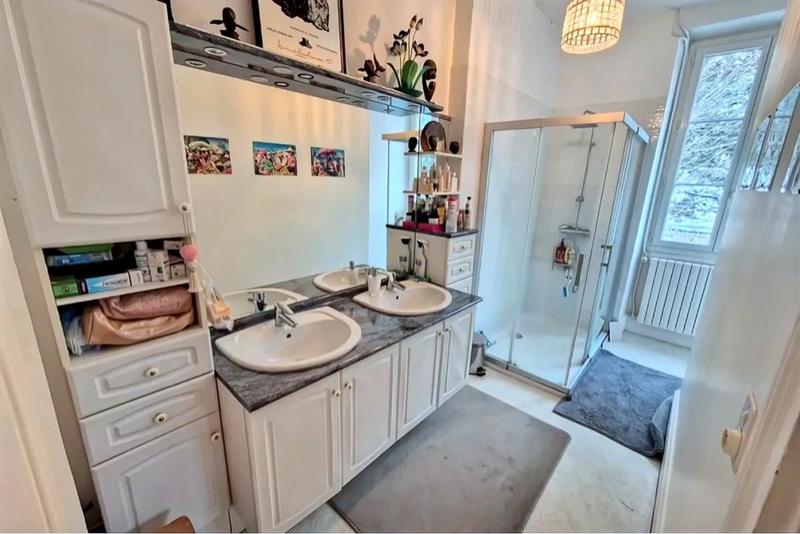 Maison - 300 m² - 7 pièces