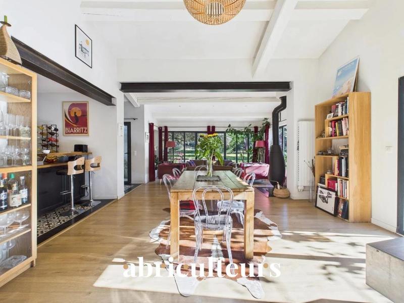 Maison ancienne - 252 m² - 8 pièces