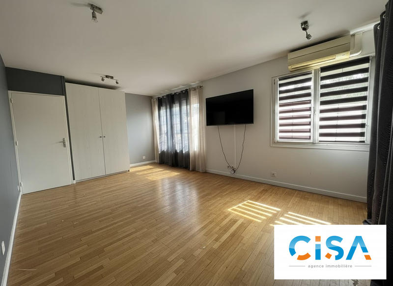 Maison - 166 m² - 8 pièces