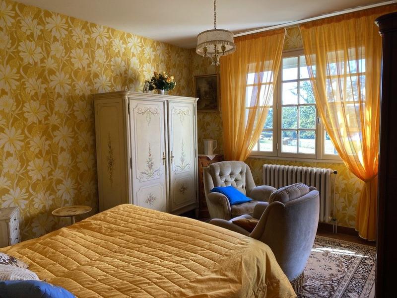 Maison - 240 m² - 8 pièces