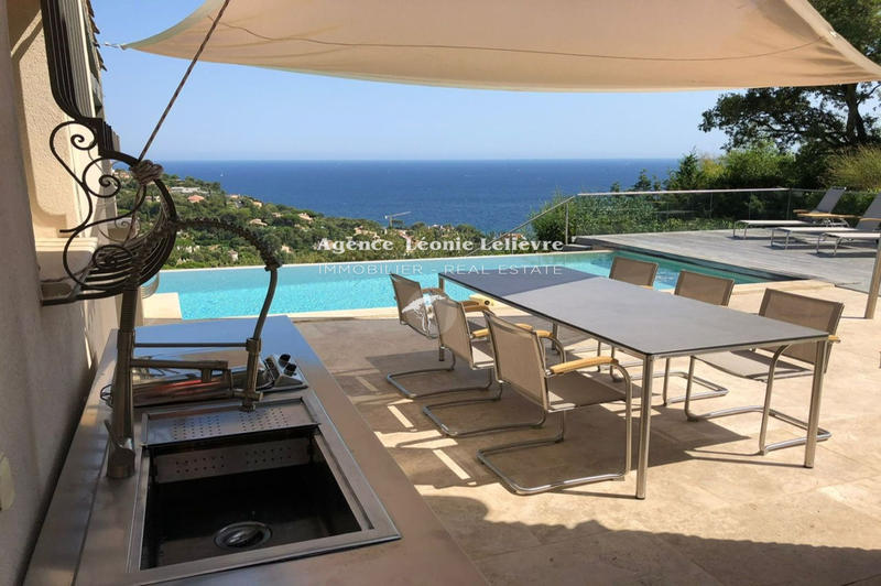 Maison - 240 m² - 6 pièces