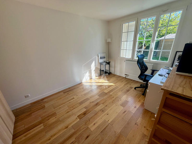 Maison - 207 m² - 9 pièces