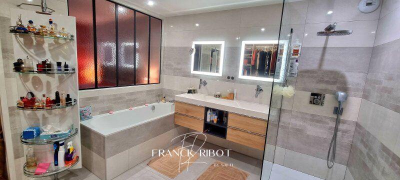 Maison - 327 m² - 10 pièces