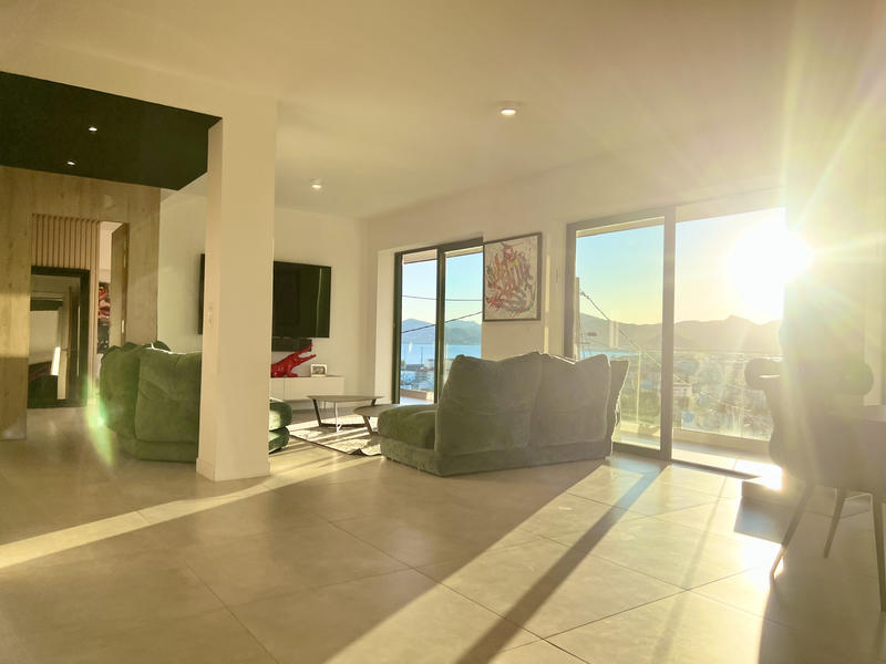 Maison - 175 m² - 5 pièces