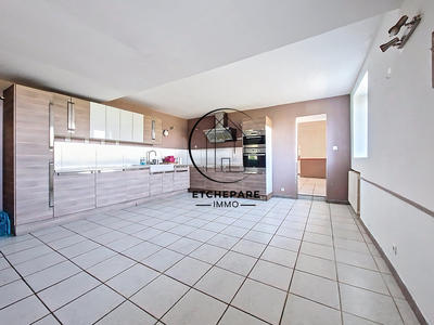 Maison - 213 m² - 5 pièces