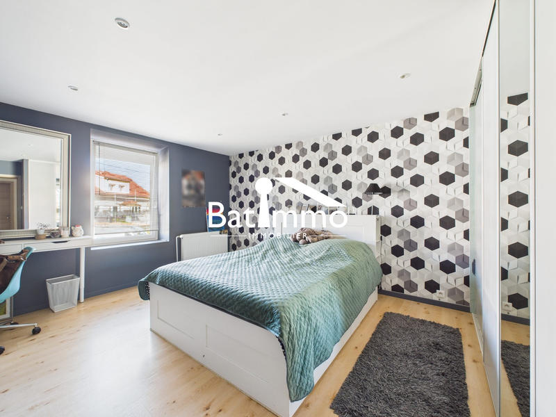 Maison - 245 m² - 8 pièces