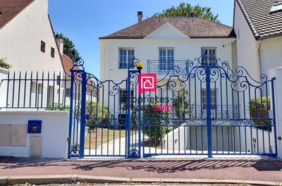 Propriété - 200 m² - 6 pièces