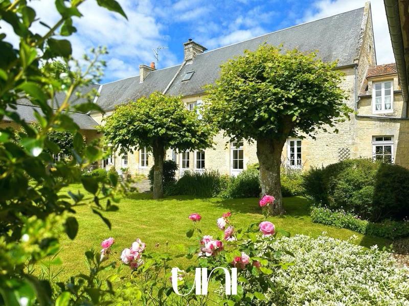 Propriété - 285 m² - 9 pièces