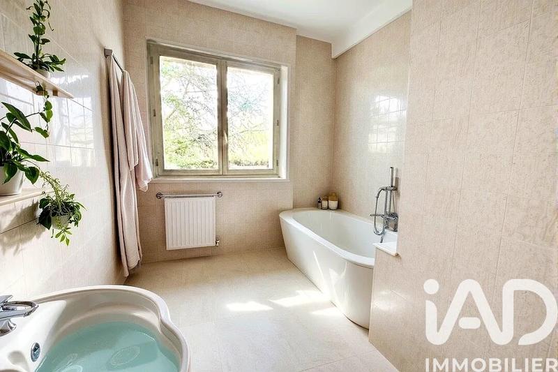 Maison - 182 m² - 8 pièces