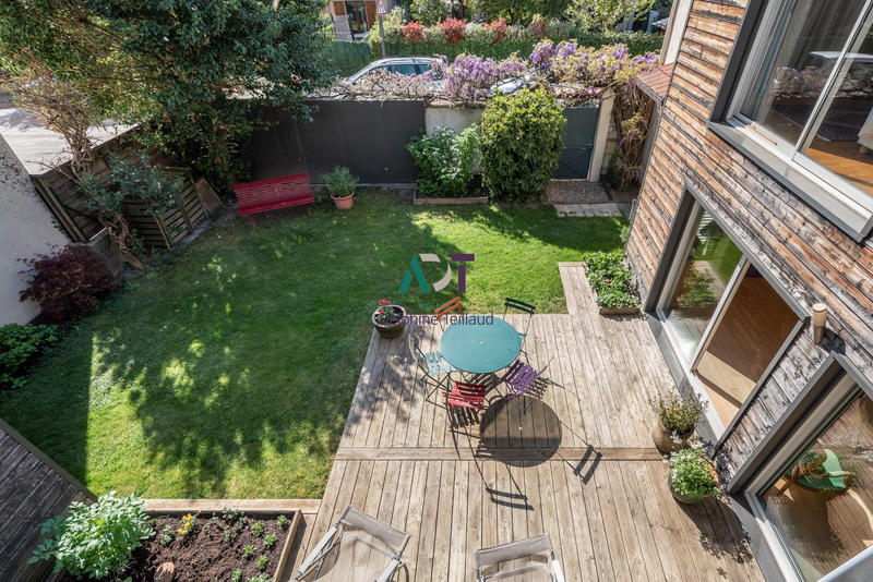 Maison - 240 m² - 8 pièces