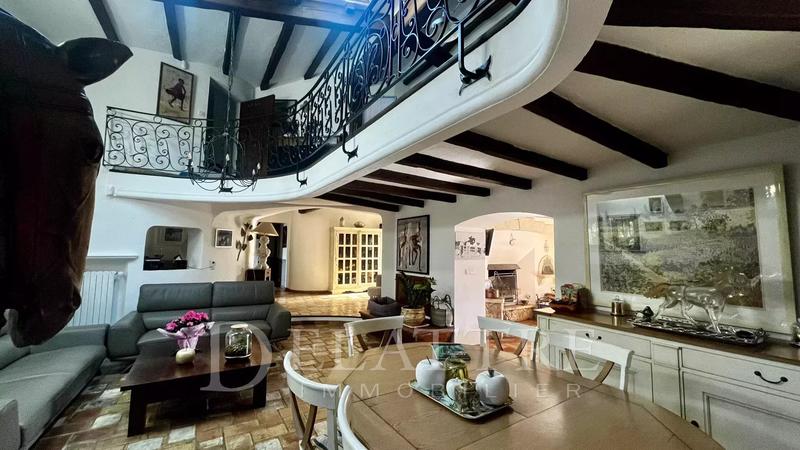 Propriété - 350 m² - 12 pièces