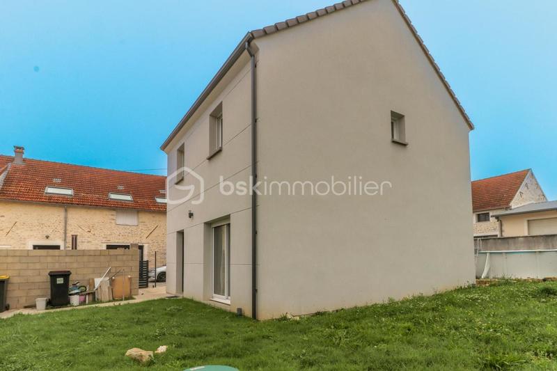 Maison - 94 m² - 5 pièces