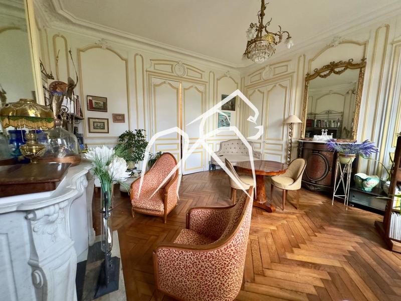 Appartement ancien - 157 m² - 5 pièces
