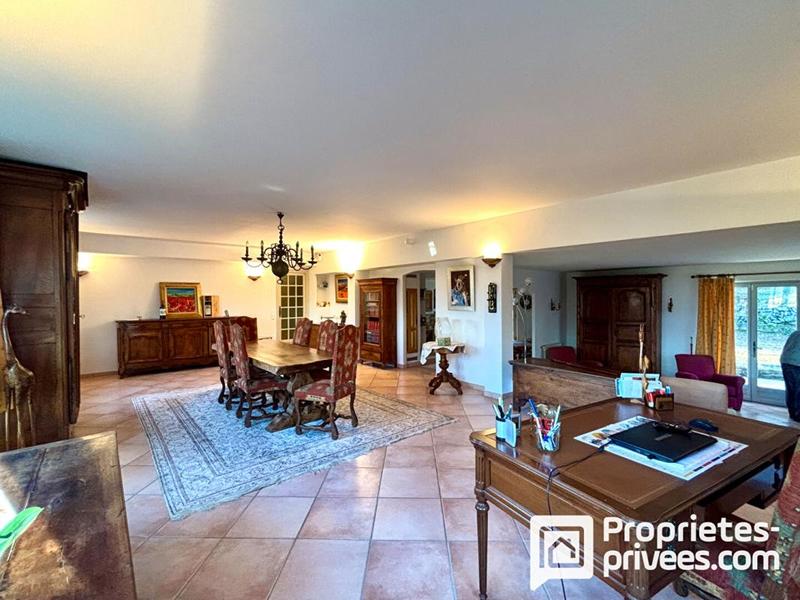 Maison - 230 m² - 7 pièces