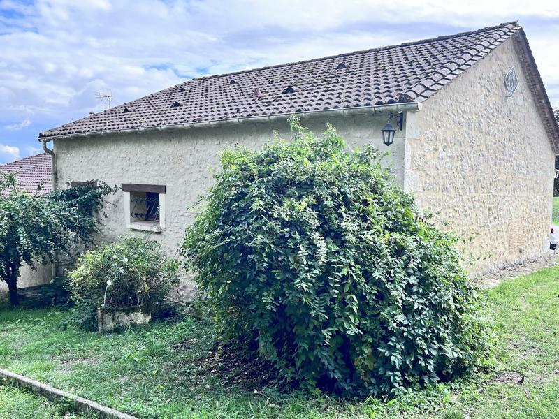 Maison traditionnelle - 151 m² - 6 pièces
