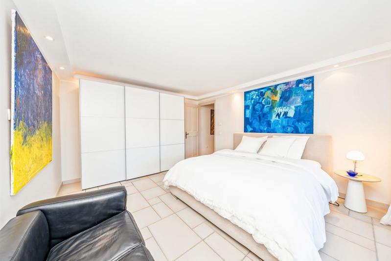 Villa - 300 m² - 6 pièces