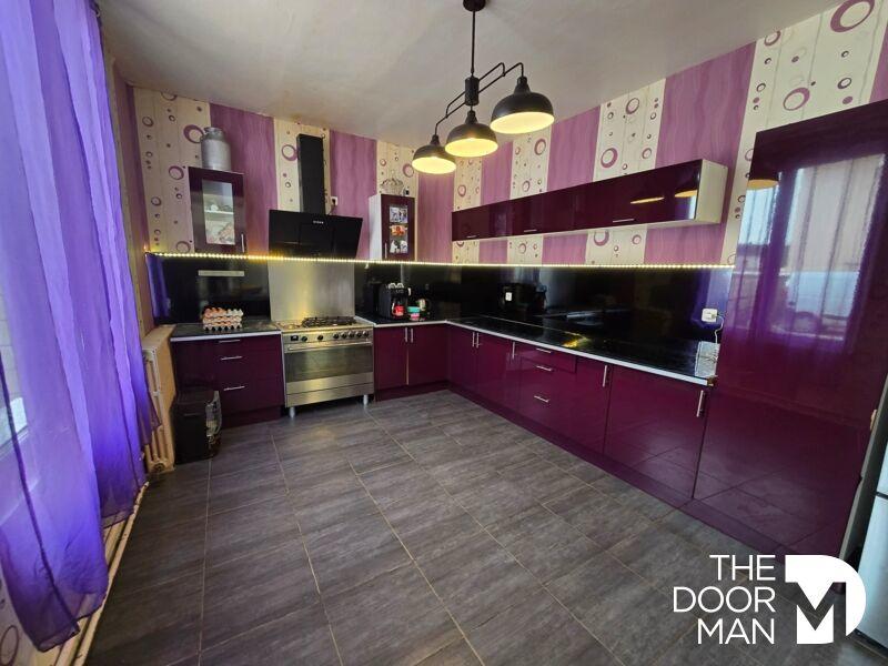 Maison - 270 m² - 9 pièces