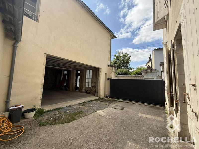 Maison ancienne - 357 m² - 9 pièces