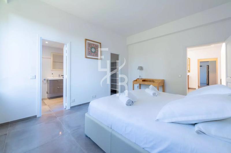 Villa - 416 m² - 6 pièces