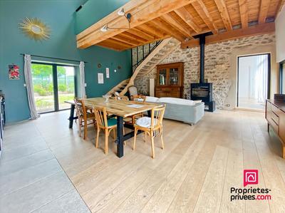 Maison - 240 m² - 9 pièces