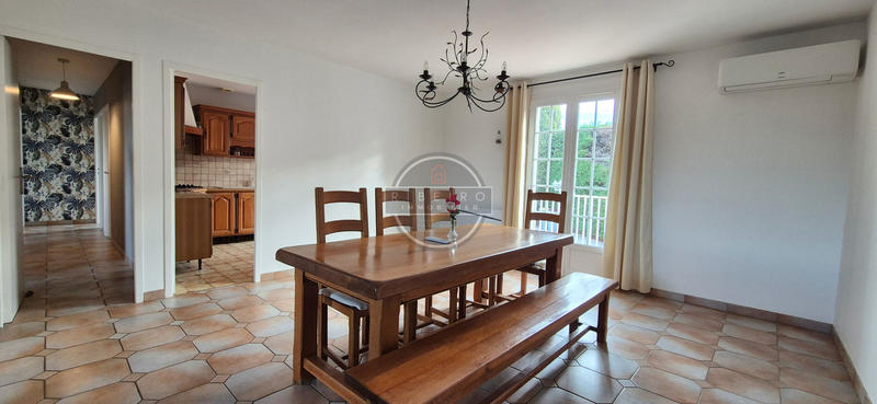 Villa - 100 m² - 5 pièces