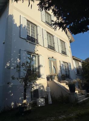 Maison - 263 m² - 8 pièces