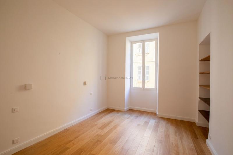 Appartement - 151 m² - 6 pièces