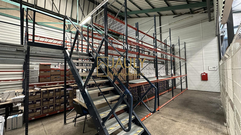 Entrepôt - 2 500 m²