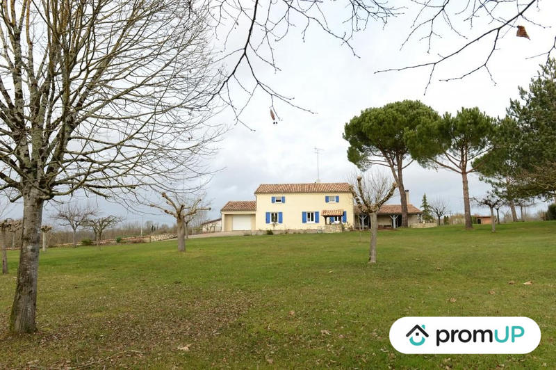 Maison - 276 m² - 8 pièces