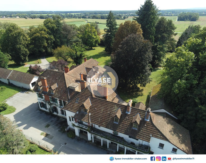 Propriété - 1 200 m² - 32 pièces