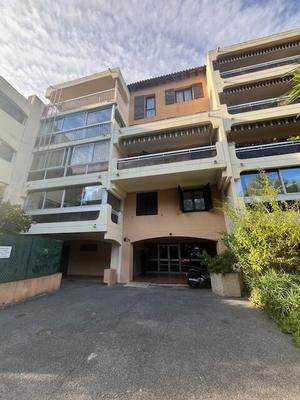 Appartement - 84 m² - 4 pièces