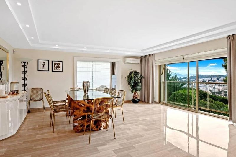 Villa - 250 m² - 7 pièces