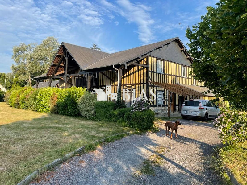 Maison - 363 m² - 10 pièces