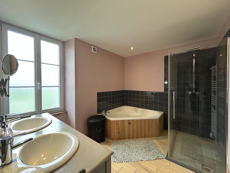 Maison - 175 m² - 8 pièces