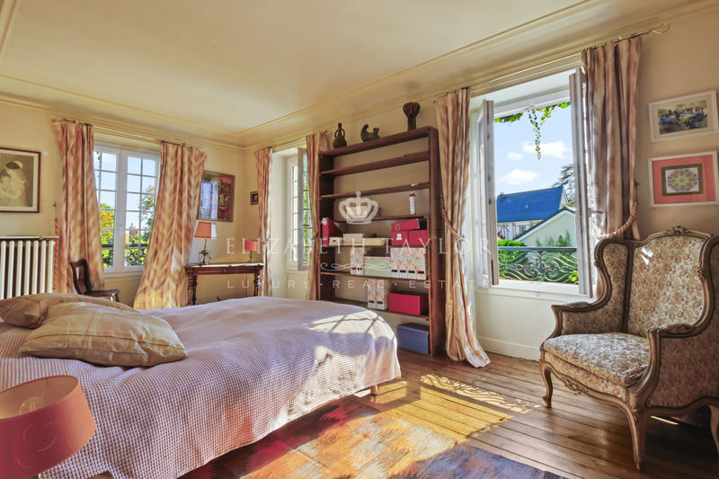 Propriété - 230 m² - 9 pièces