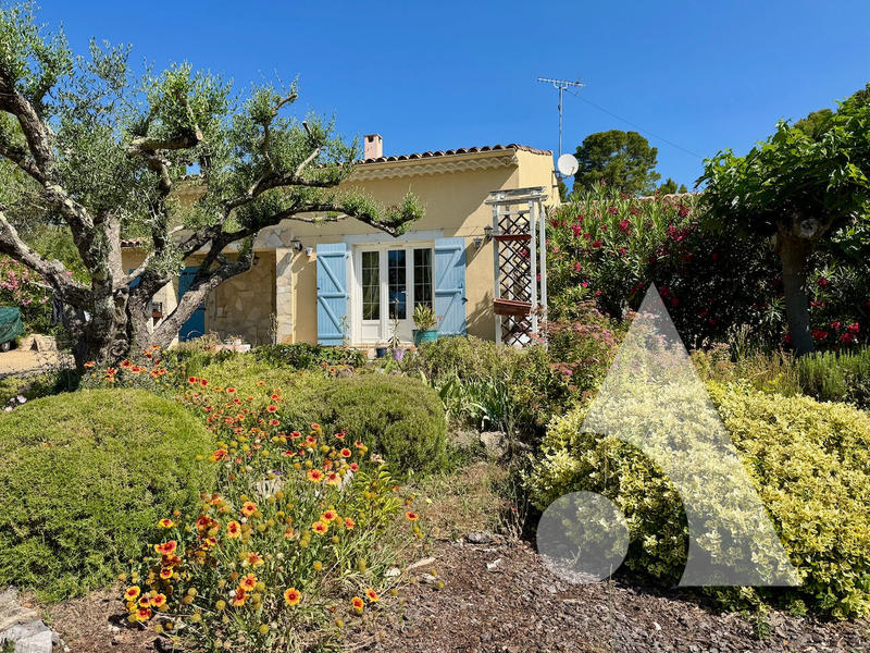 Maison - 247 m² - 7 pièces