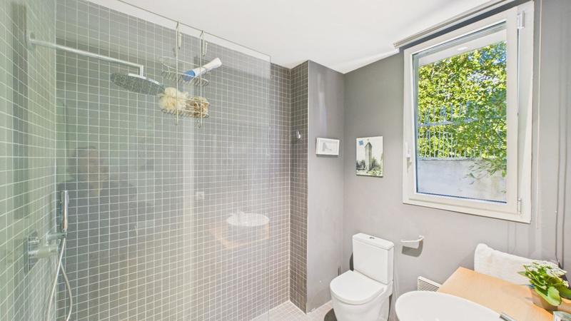 Propriété - 320 m² - 8 pièces