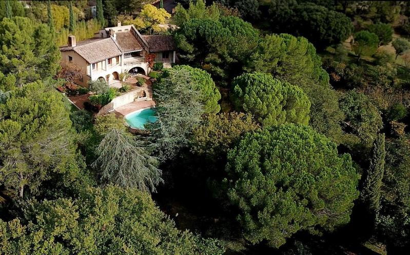 Maison - 218 m² - 7 pièces