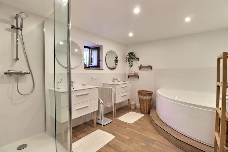 Maison - 210 m² - 7 pièces