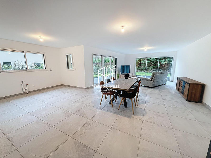 Maison - 137 m² - 6 pièces