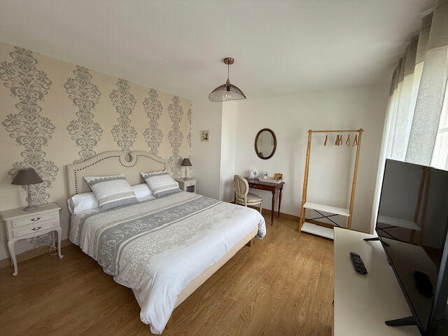 Maison - 218 m² - 8 pièces