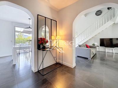 Villa - 200 m² - 6 pièces