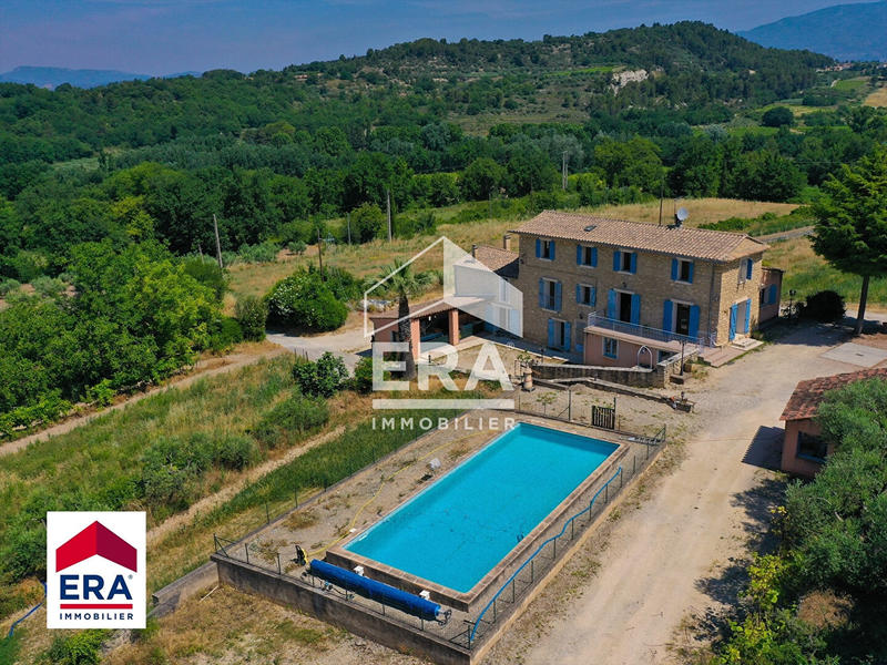 Maison - 250 m² - 15 pièces