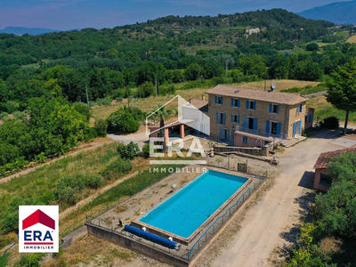 Maison - 250 m² - 15 pièces